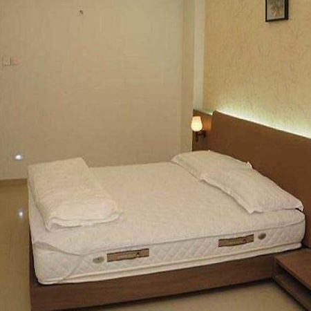 Royal Inn Ankleshwar Bagian luar foto