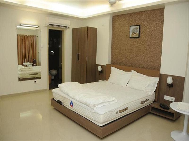 Royal Inn Ankleshwar Bagian luar foto