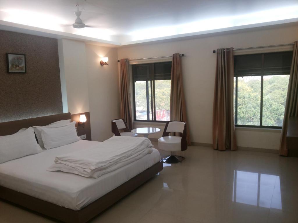 Royal Inn Ankleshwar Bagian luar foto