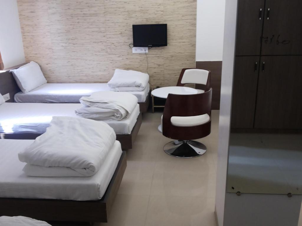 Royal Inn Ankleshwar Bagian luar foto