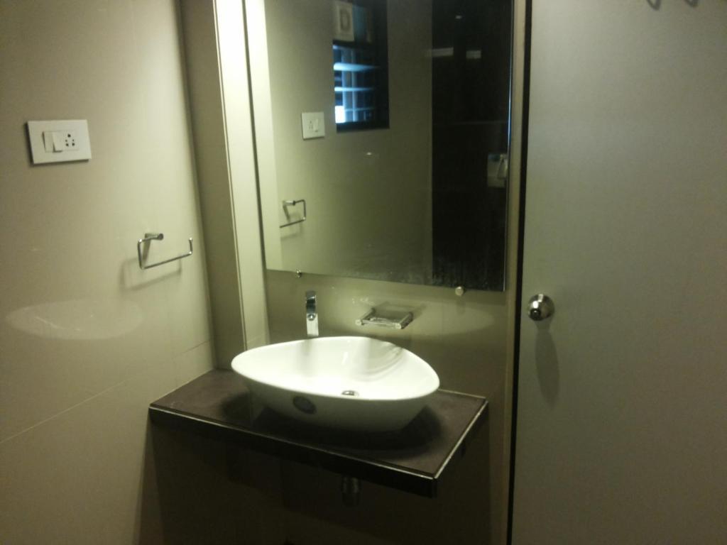 Royal Inn Ankleshwar Bagian luar foto