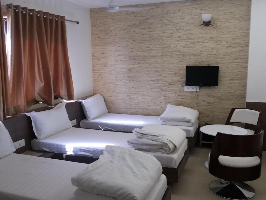 Royal Inn Ankleshwar Bagian luar foto