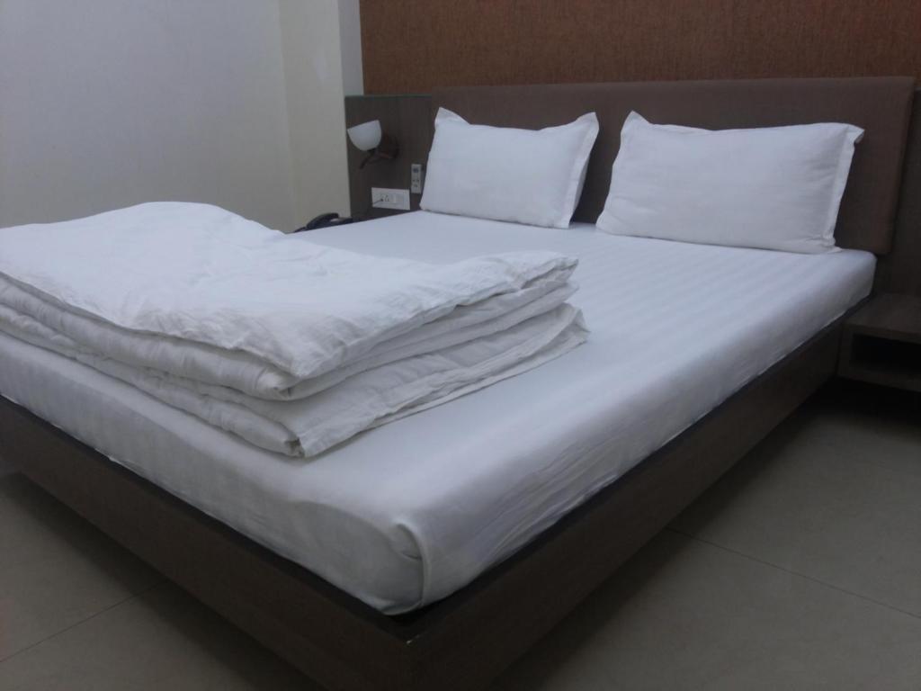 Royal Inn Ankleshwar Bagian luar foto