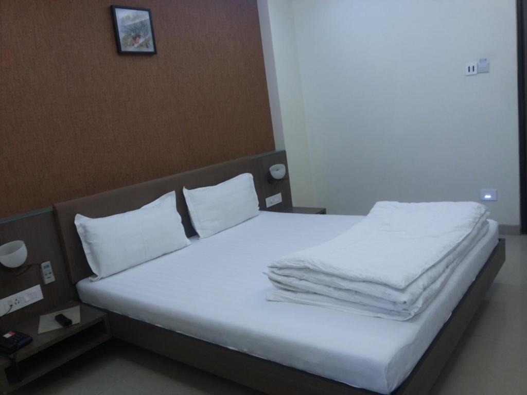 Royal Inn Ankleshwar Bagian luar foto