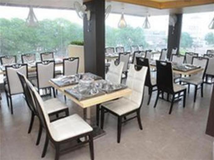Royal Inn Ankleshwar Bagian luar foto